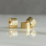 Load image into Gallery viewer, Hand Engraved Gold Band
