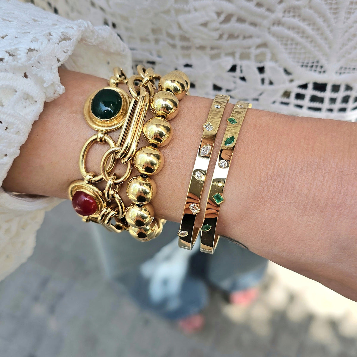 Emerald scattered gems bracelet