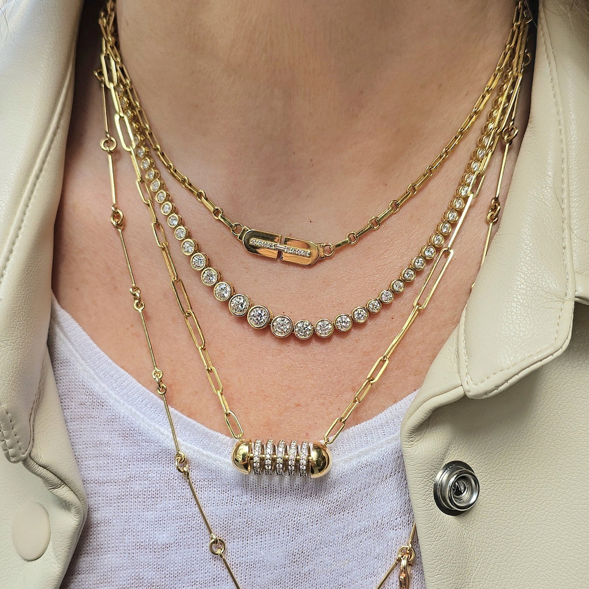 Spinning capsule necklace