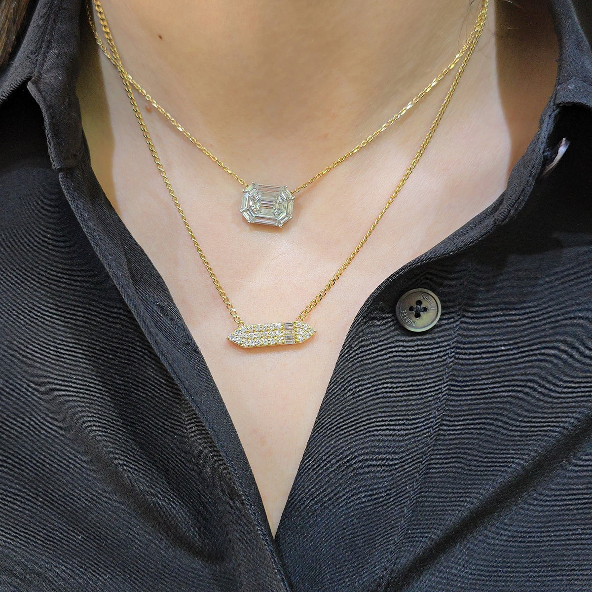 Quartz motif diamond necklace