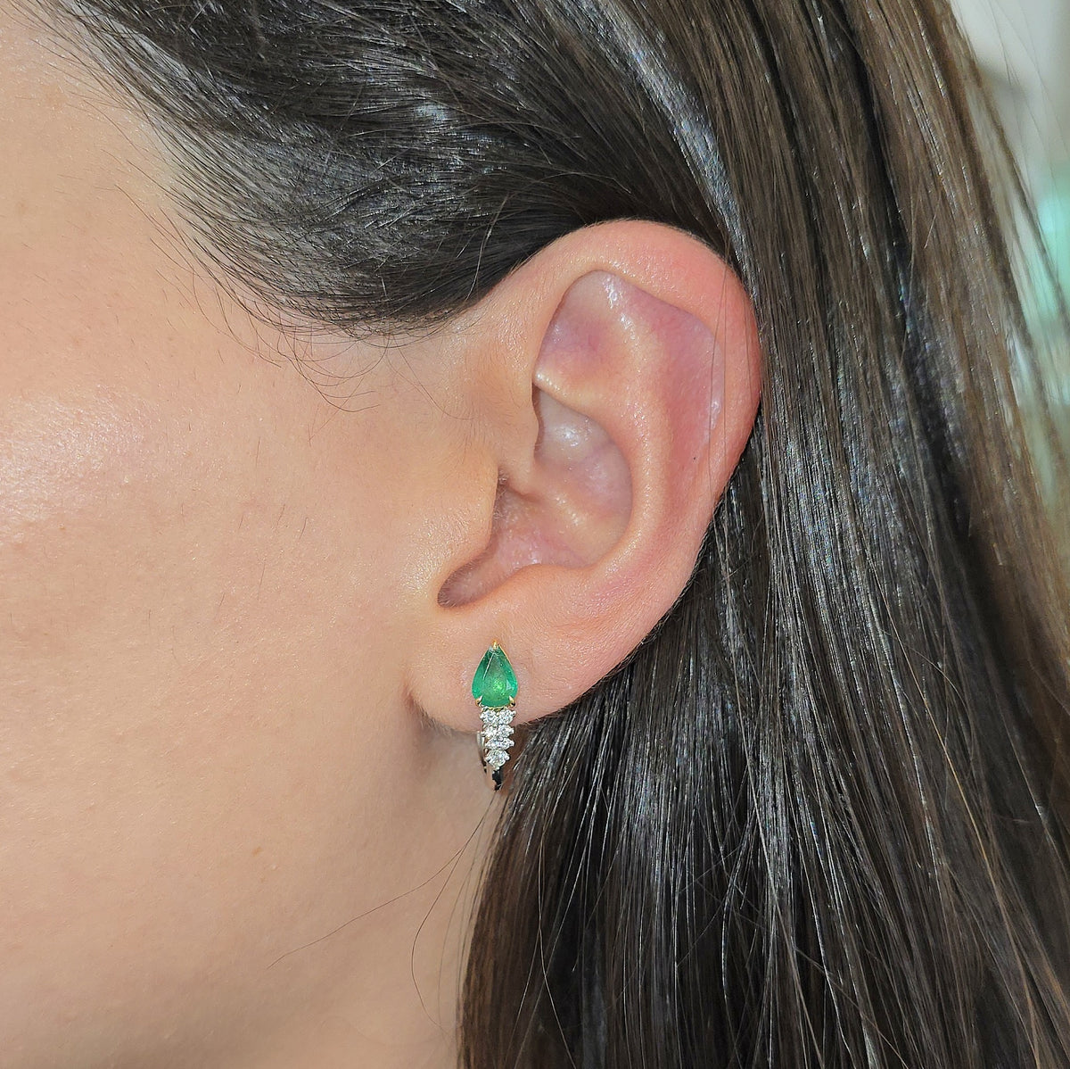 Emerald trinkle earrings
