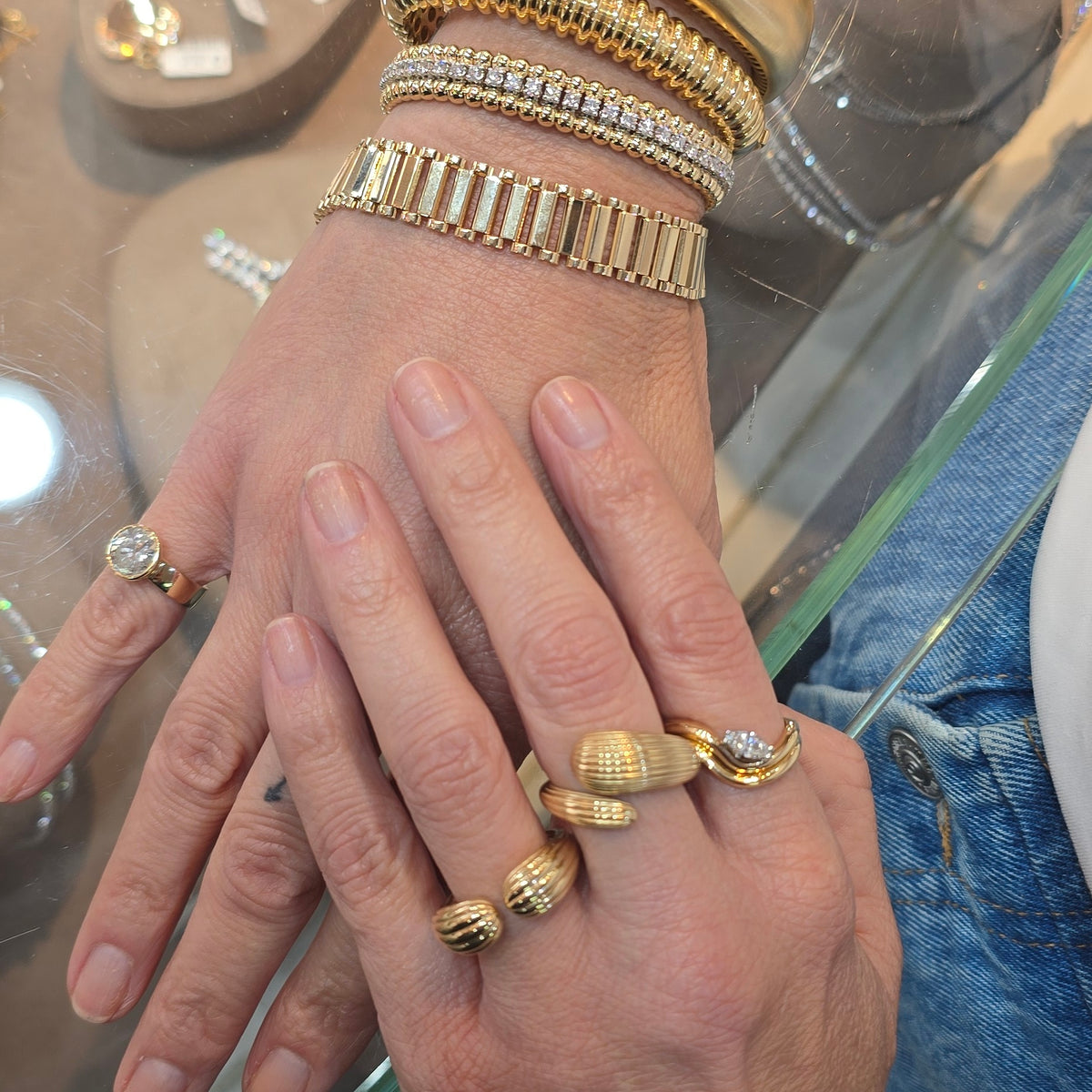 Ribbed huggie ring   large