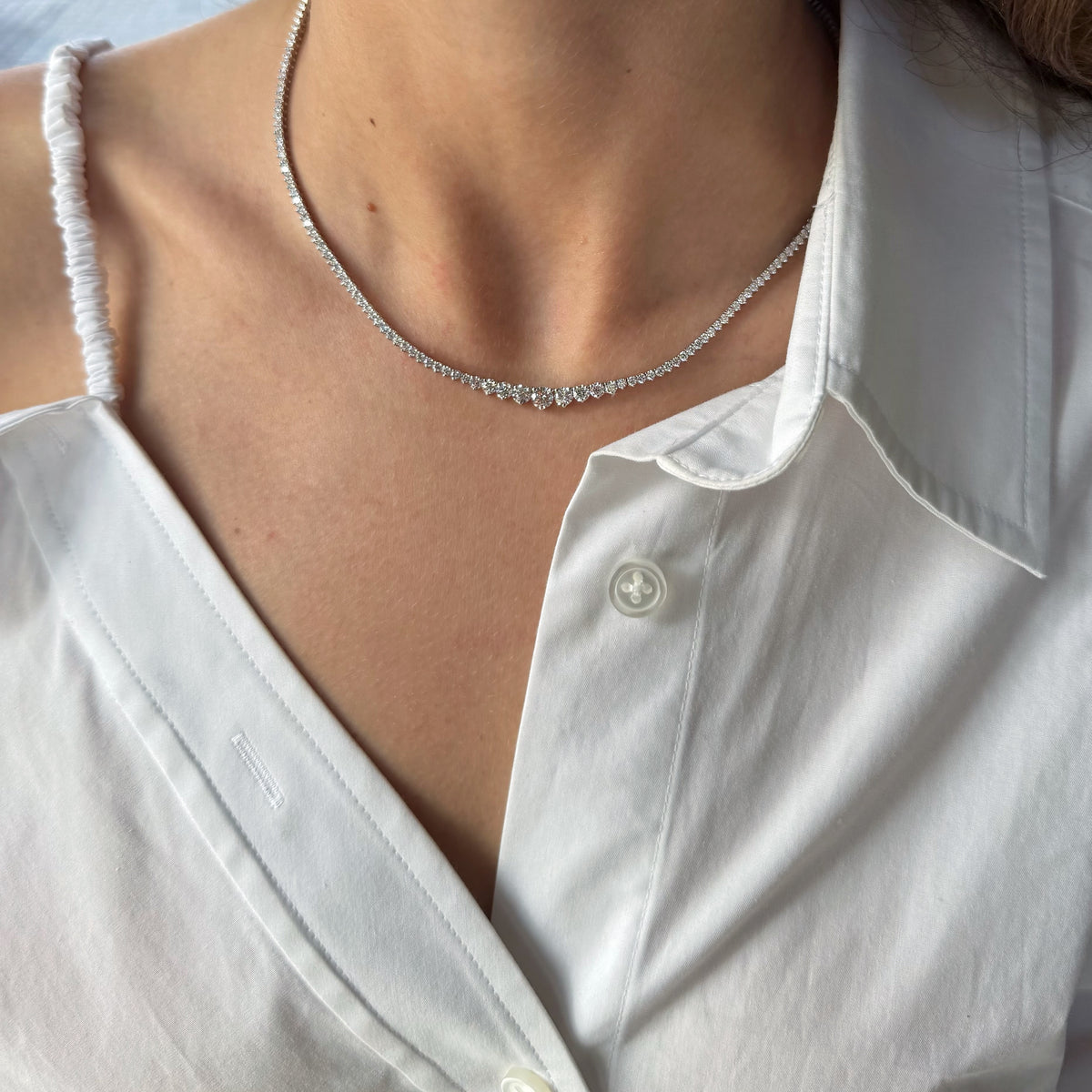 Graduated tennis necklace