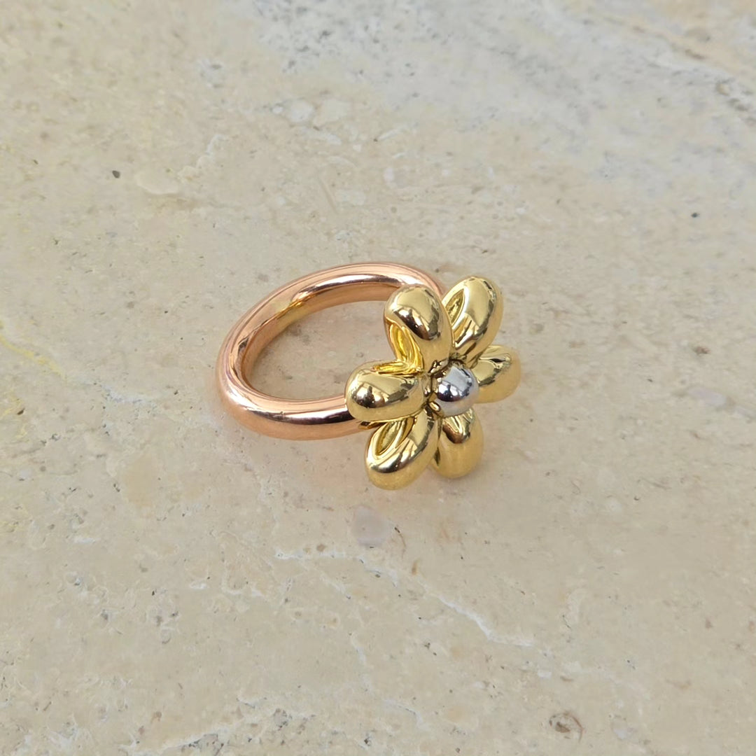Inflated Daisy Ring