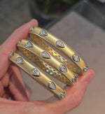 Load and play video in Gallery viewer, Pears River Bracelet
