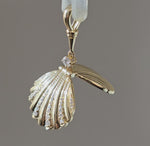 Load and play video in Gallery viewer, Golden Seashell Pendant
