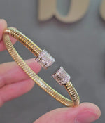 Load and play video in Gallery viewer, Tubogas Diamond Cuff

