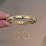 Load and play video in Gallery viewer, Pears River Bracelet
