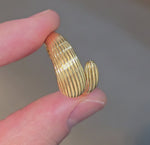 Load and play video in Gallery viewer, Ribbed Huggie Ring - Large
