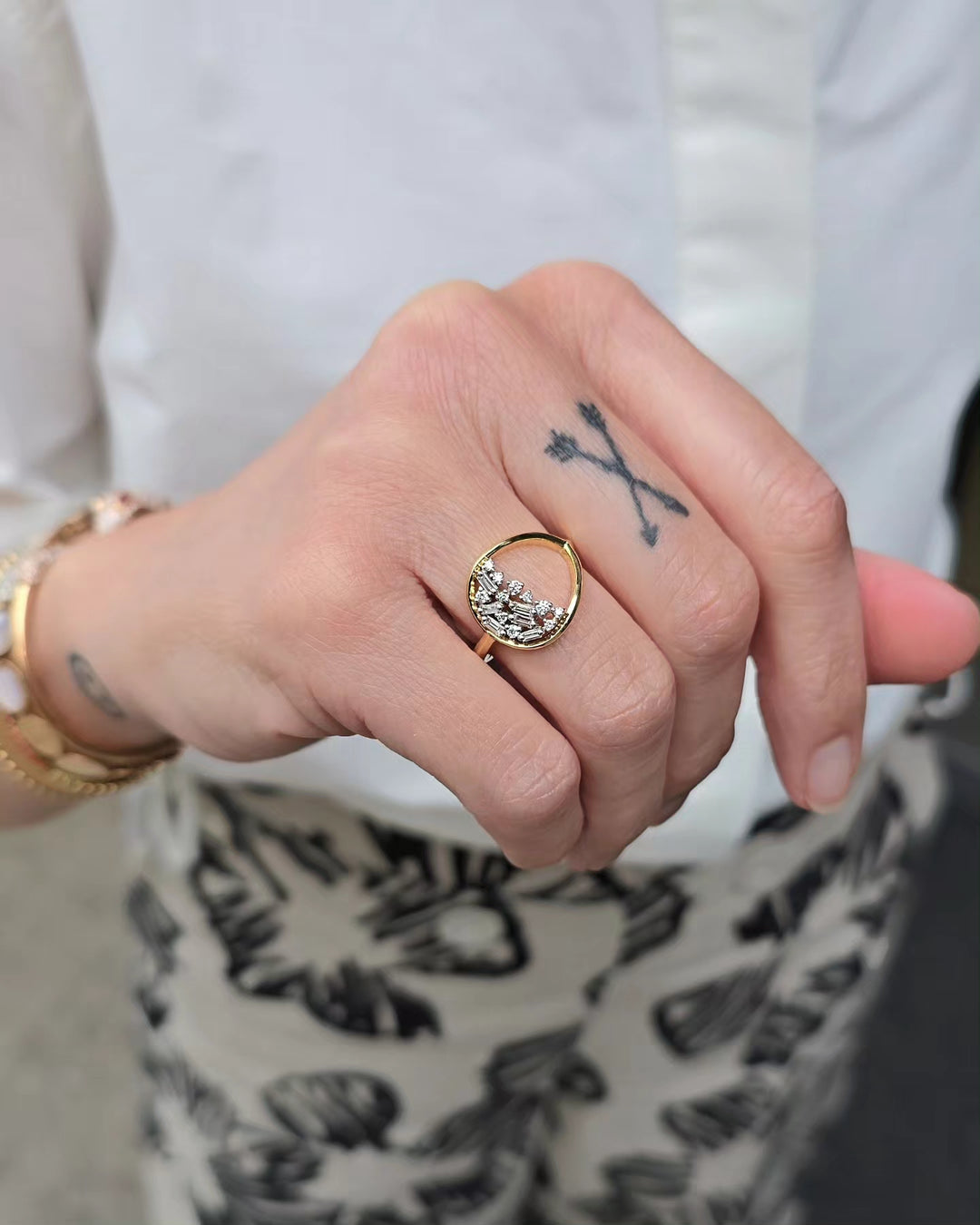 Wave of Clustered Diamonds Ring